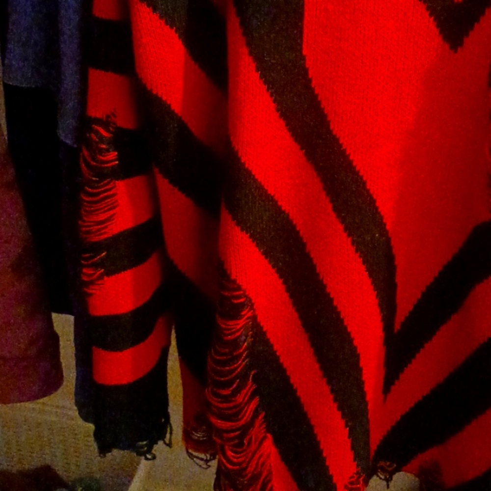 Sweater - Picture 3 of 7
